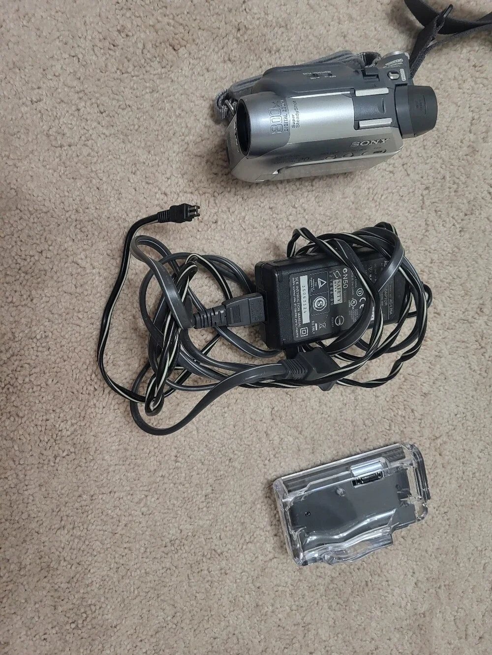Sony Handycam VERY GOOD CONDITION DCR-H32.